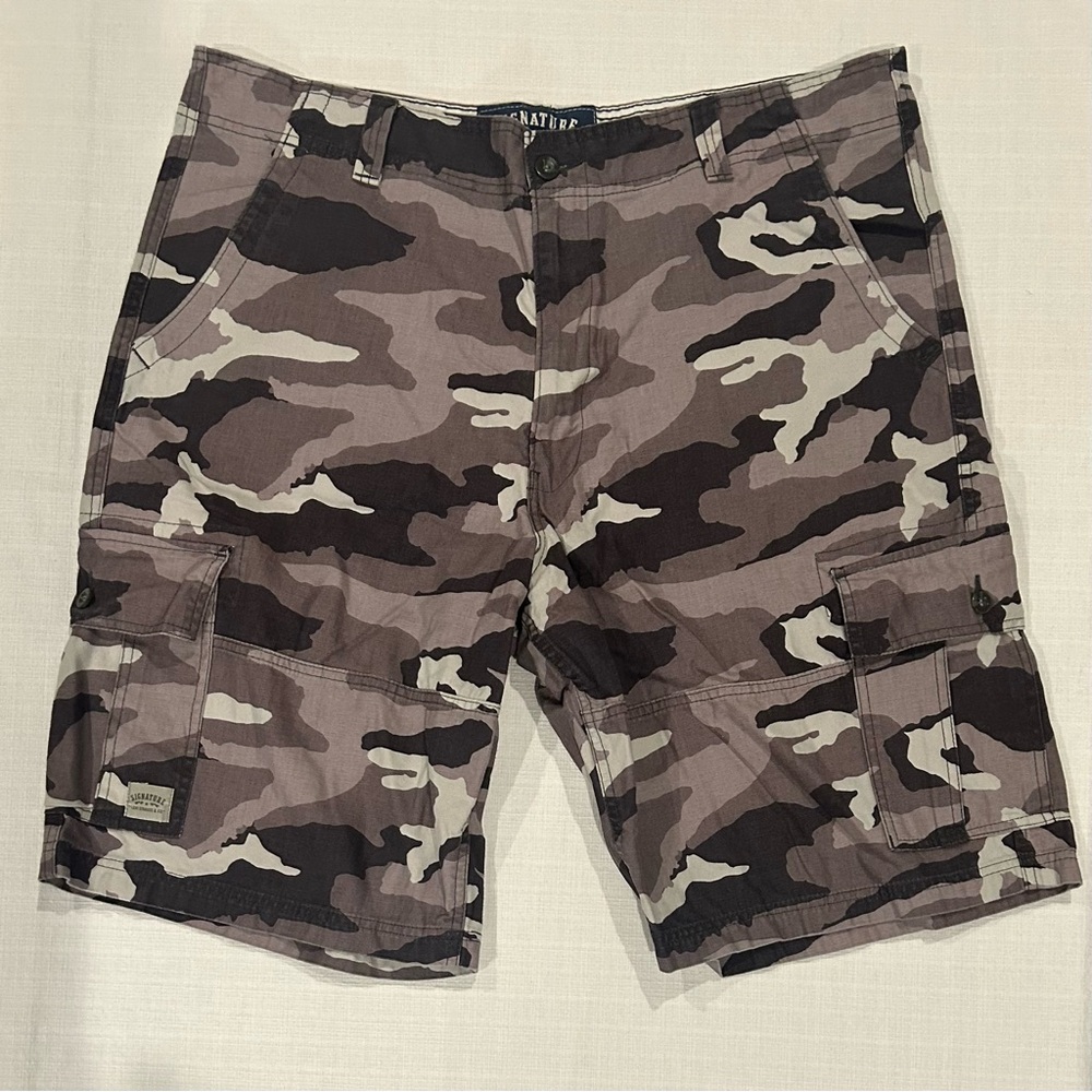 Signature Levi’s Strauss & Co. Men’s Cargo Shorts Camouflage Size 42